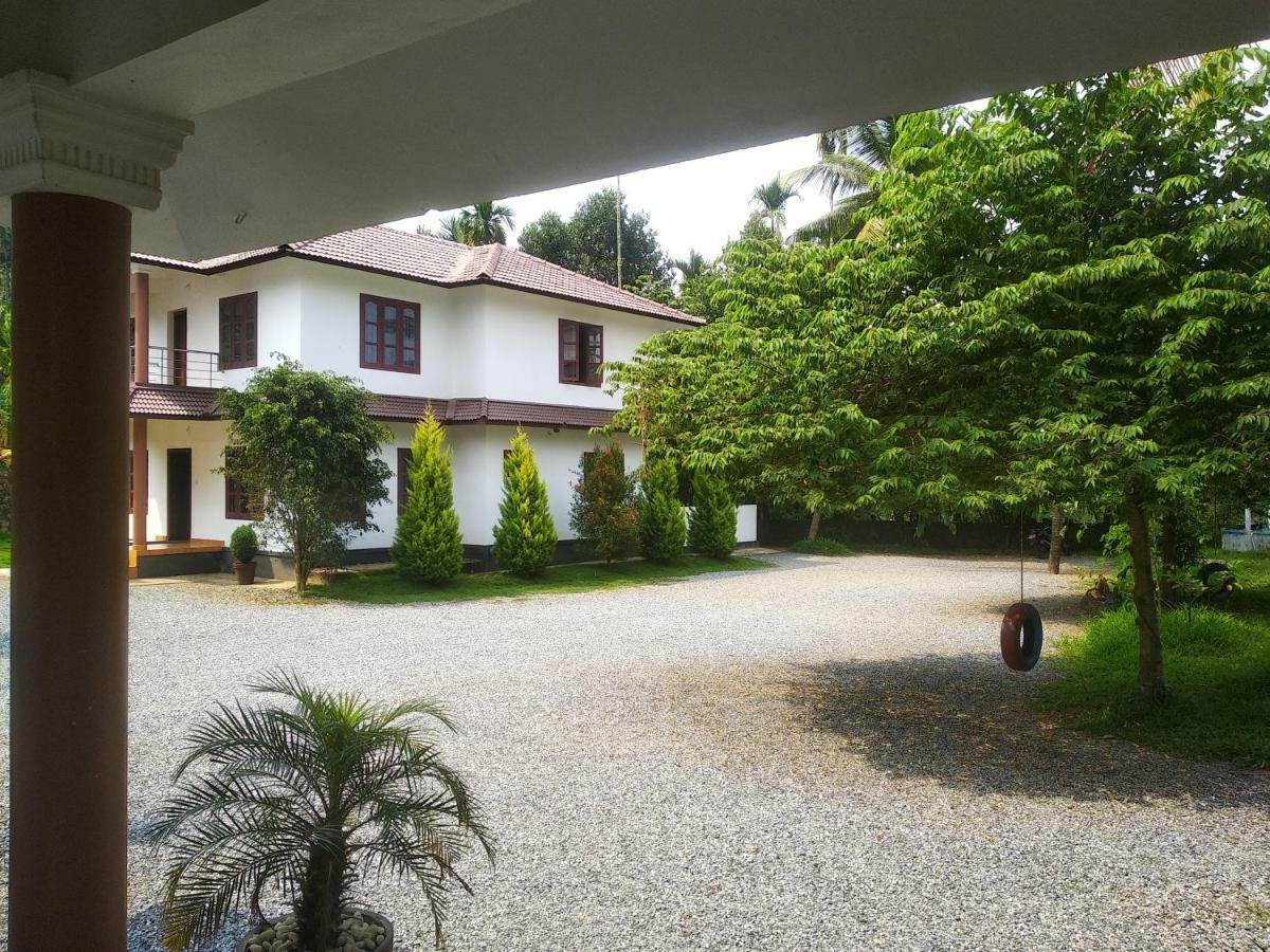 Three Roots Holiday Home Resort Sultan Bathery Exterior foto