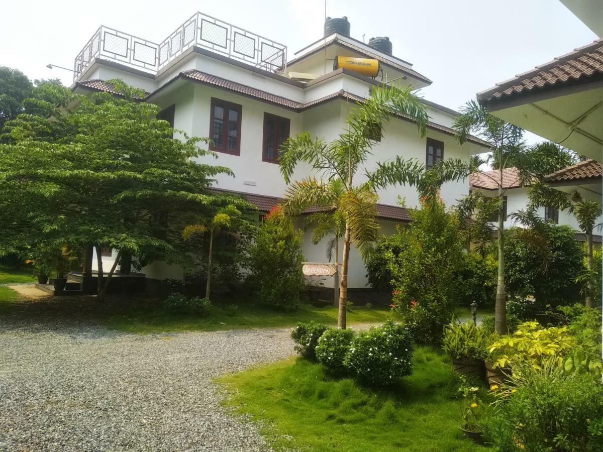 Three Roots Holiday Home Resort Sultan Bathery Exterior foto